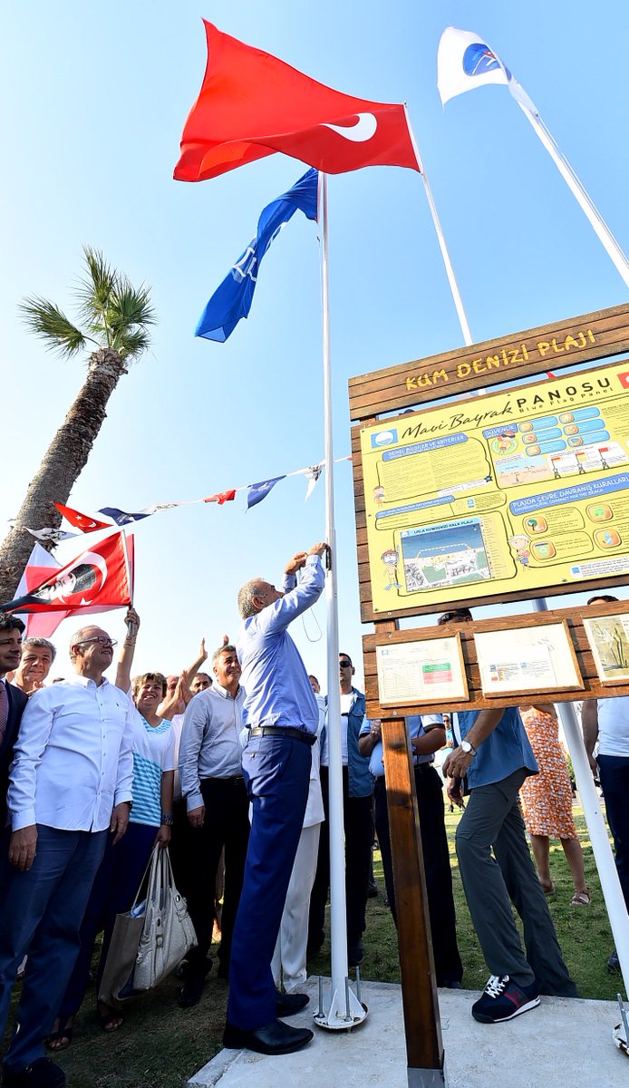 Körfez'deki ilk mavi bayrağımızı Urla Kum Denizi Plajı'na çektik. Mutluyuz. Umutluyuz.
