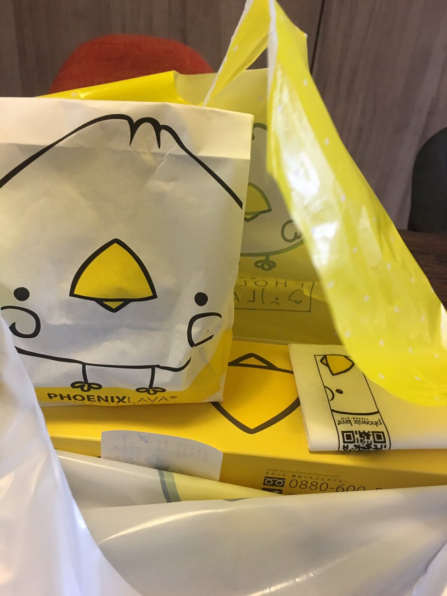Cherry_SPNR's tweet photo. โอ้ยยย อร่อยมากกก ลาวาทุเรียนของ Phoenix Lava บินิดเดียวคือไส้ไหลออกมา กลิ่นไม่แรงไป กำลังดี มีหลายไส้ เช่น เบค่อนชีส มัจฉะ #���ร่อยไปแดก https://t.co/MXqURGwukf