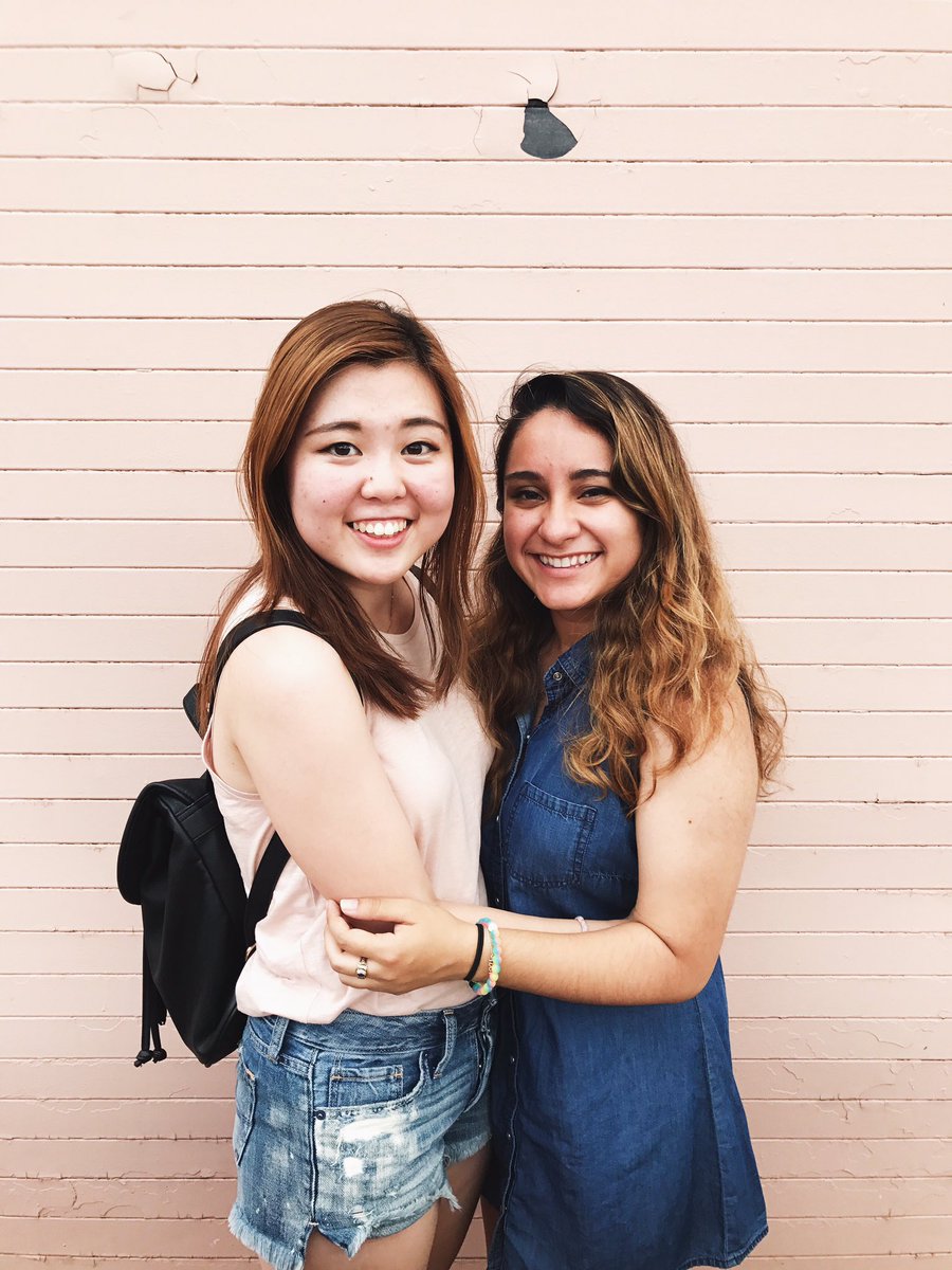 CMUAlphaChi's tweet photo. Recruitment ready 🙋 We're so pumped to be reunited with our sisters in a little over a week! #cmuaxo #axoxo https://t.co/gvEEqYnrhy