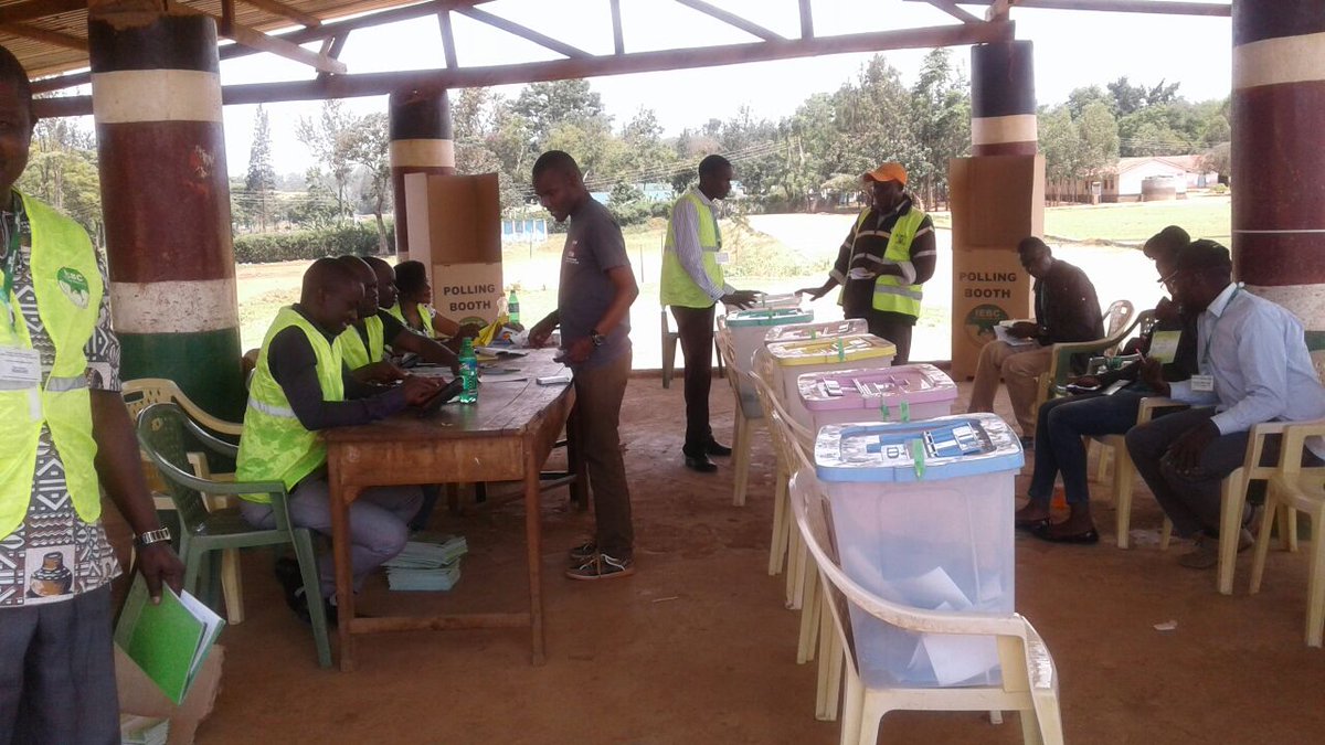 Hot_96Kenya's tweet photo. DO NOT attempt to take pictures anywhere in the polling station including the voting booth ~ @IEBCKenya #Ballot2017 https://t.co/3RfPh7IZDM