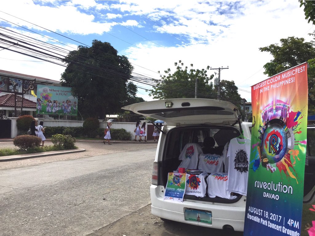 dceliteprod's tweet photo. Heads up! 🙌🏻

4th stop: PWC. We'll be here for a while so grab the chance to avail the promo! Sulit na sulit! 🙌🏻🎊

#RaveolutionDavao2017  🌈 https://t.co/S4rYSFvpcZ
