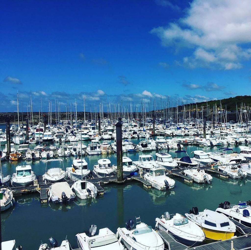 Port Bourgenay, tout près des Sables d'Olonne. Charmant !
#vendee #port #boat #france #travel #wanderlust #amazing… ift.tt/2foPx2t