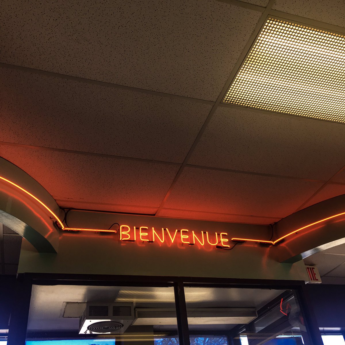 trgnzls's tweet photo. resto lights | 🇺🇸🇨🇦 https://t.co/vD8EMO03A0