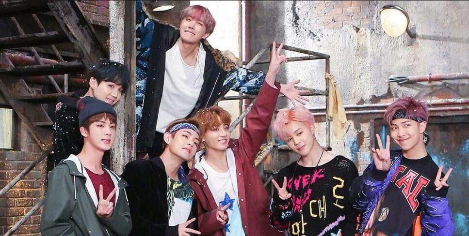 writerImanMalik's tweet photo. Attention #ARMY! RT to spread
Confirmed #BTS mass streaming schedule for all old #btsmvs!
Starts Aug17th...till Sep1
https://t.co/pppEXpLLUe https://t.co/aNcsBfHLoR