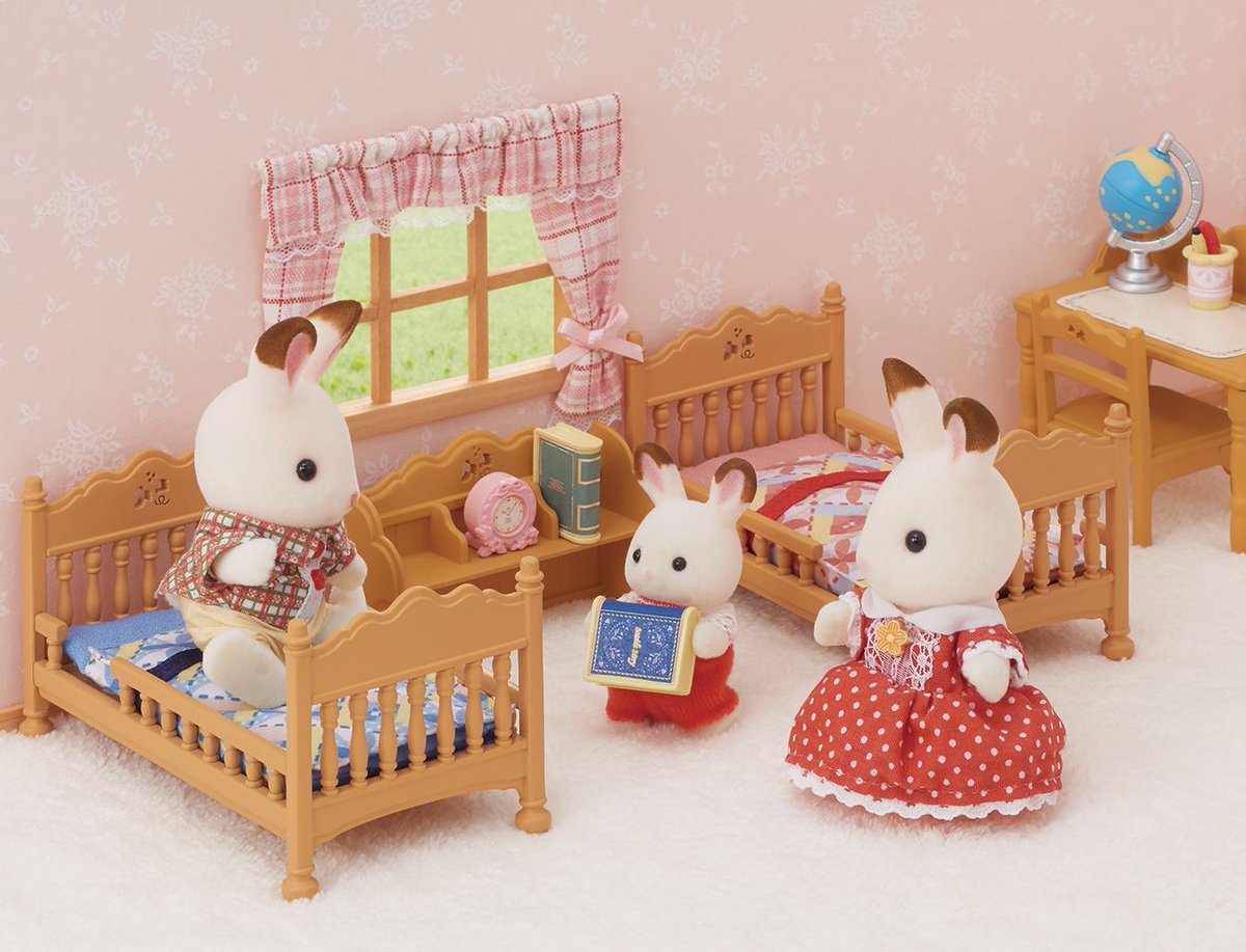 シルバニアファミリー 公式 Na Twitteru 8月12日 土 にあたらしい家具が登場 カントリーデザインがおしゃれな二段ベッドと勉強机です T Co 3xsch3snrg カ 317 二段ベッドセット 980円 カ 318 勉強机セット 780円 シルバニア 家具 二段 ベッド 勉強机