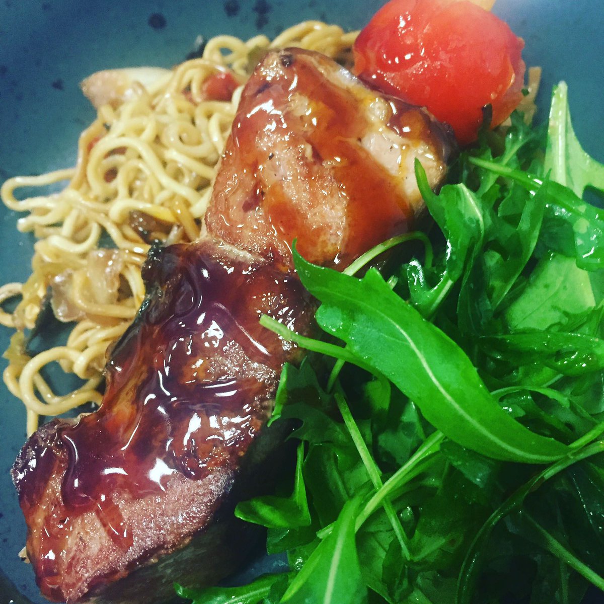 bal_d_o's tweet photo. 🐈 #ATÚN hoy eres todo lo que necesito 🐱 #estonopara #platazo #teryaki #noodels #zaragoza #restaurante @puertovenecia #gourmet https://t.co/wxetwuIT2g