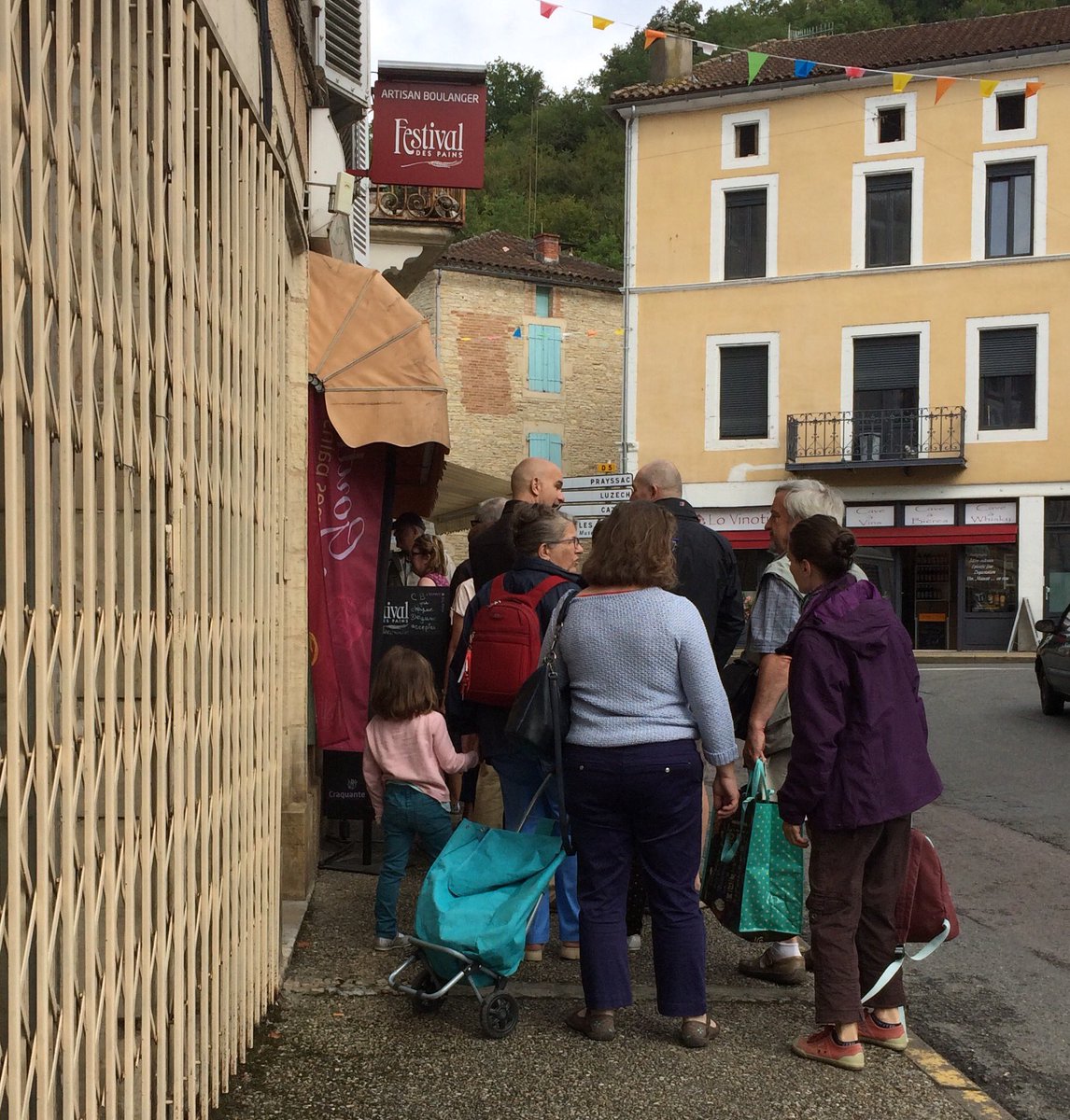 jamesturner1912's tweet image. Massive queue at the boulangerie this morning. #middleclasscrisis