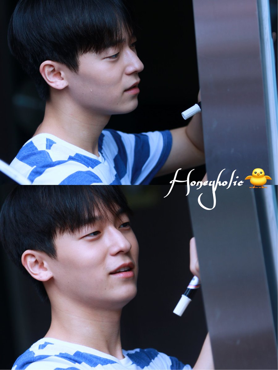 Honeyholic_1123's tweet photo. [PREVIEW] 170808 #S다이어리 퇴근길 #병헌 @honey_schedule 열심히 싸인해줘서 고마워요😊 https://t.co/E0JumcOuSn