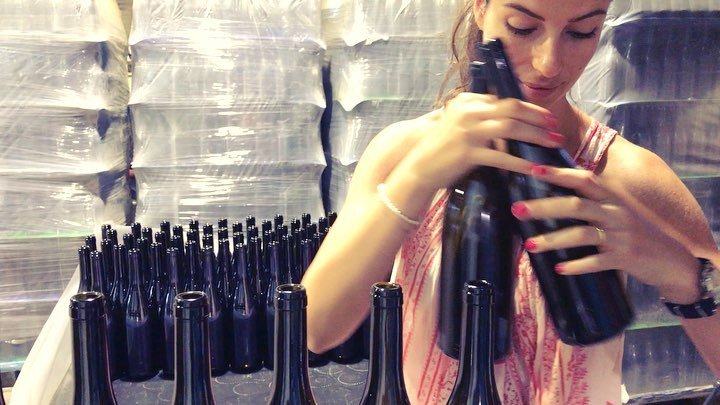 LaNaveEtnaWines's tweet photo. #bottlingday on Mount #Etna for #millesulmare and #calmarossa ☀️#etnawine #wine #winelover #grecanicodorato #nerellomascalese #nerellocappu… https://t.co/ta4IyCsoO4