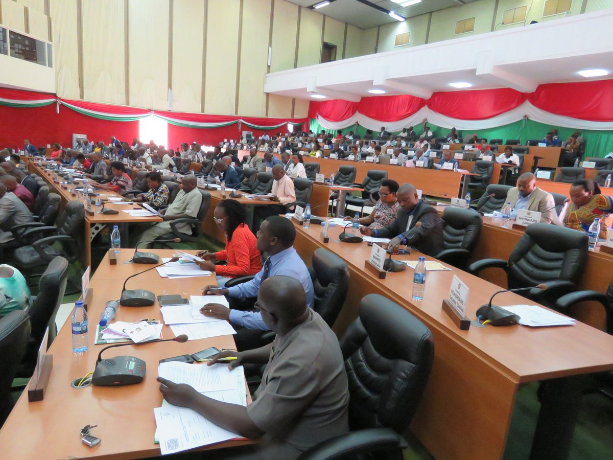 nshingamateka's tweet photo. #Burundi les Députés de #Mizero y'Abarundi récemment interdits de tenir une réunion en @MairieBuja en dehors de l'hémicycle de #Kigobe 2/ https://t.co/H877AfMZro