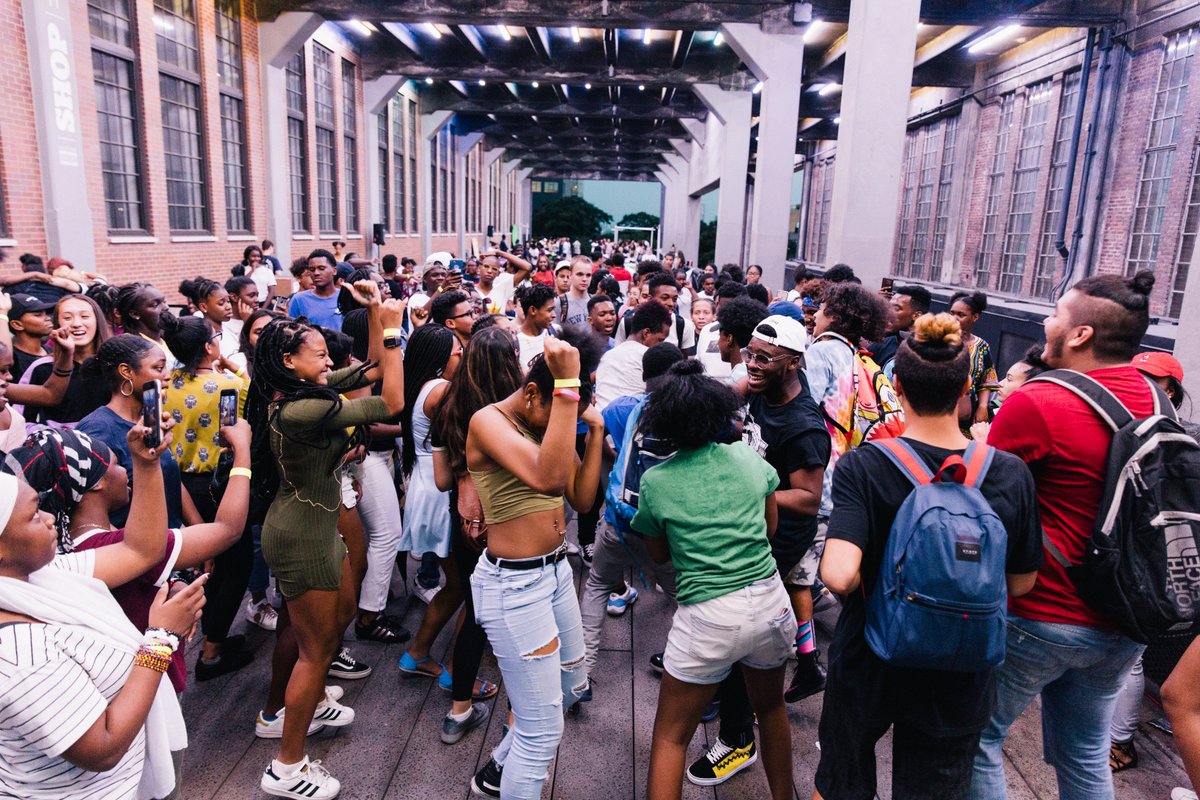 HighLineTeens's tweet photo. 500 NYC teens gathered for our teen summit! Thanks @palettefund @NYCulture @CoreyinNYC + our partners for supporting <3 https://t.co/8zk84w41ps