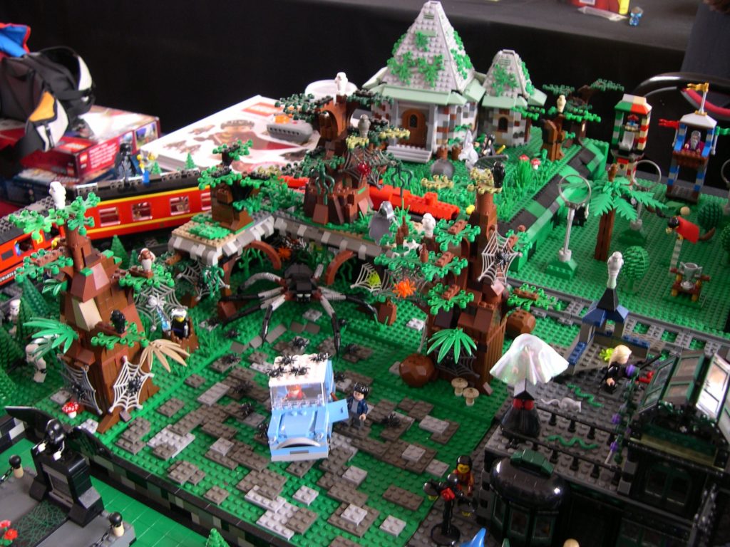 HPotter_France's tweet photo. Une passionnée de 45 ans, a reconstruit l'univers d'Harry Potter en lego. https://t.co/7XZ98gCS3P