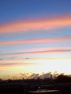 空がきれい＠東京の朝焼け。リゾートで早くに目が覚めた時のゆったり得した気分  #ついっぷるトレンド画…