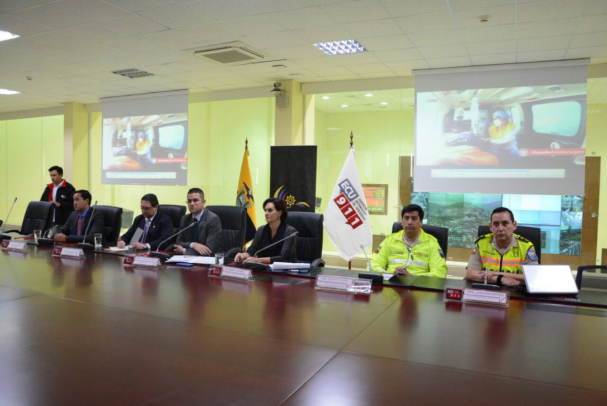 36.611 policías darán seguridad durante el feriado. El servicio de encargo de domicilio estará a disposición de la ciudadanía #FeriadoSeguro