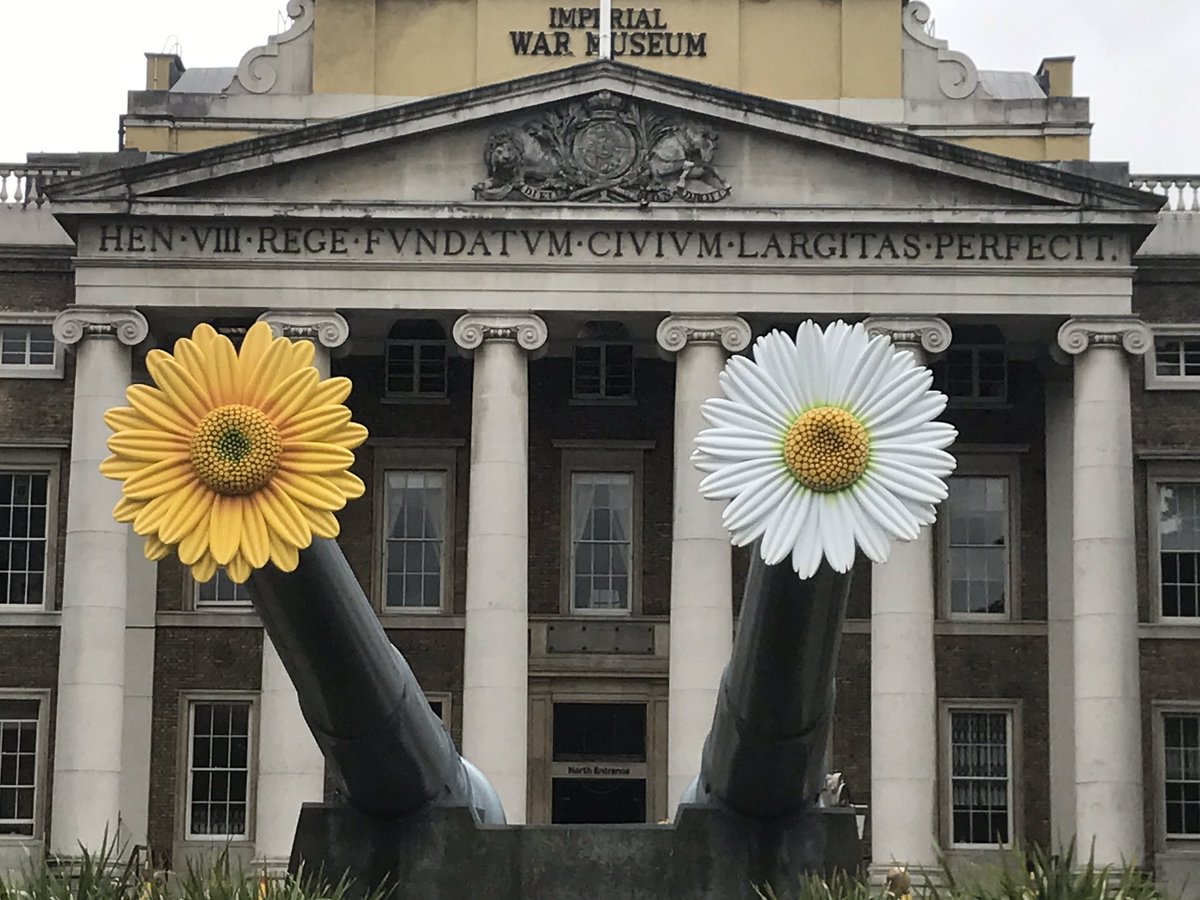 DUKEofSoho's tweet photo. today we stuck two giant daisies on the iconic guns outside the @I_W_M to promote their #FightingforPeace exhibition https://t.co/lAp2dquWM7