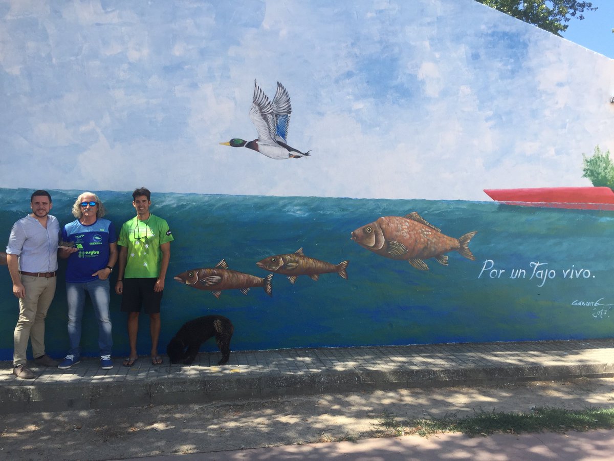 Un mural del artista Antoni Gabarre reivindica un Tajo vivo en las instalaciones de La Piragüera shar.es/1TRPEB