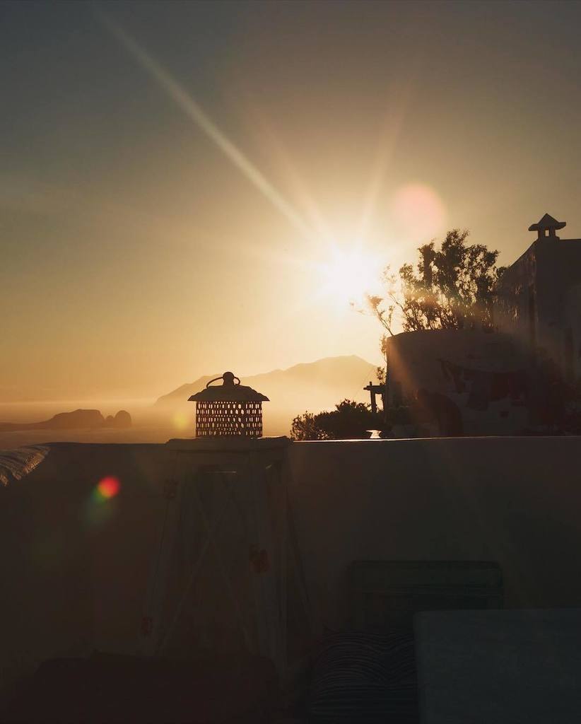 swetans's tweet photo. Sunsets are proof that no matter what happens everyday can end beautifully. 🌅 I captured this photo at our house w… https://t.co/ewVZN947oS https://t.co/XJG41Pbun3