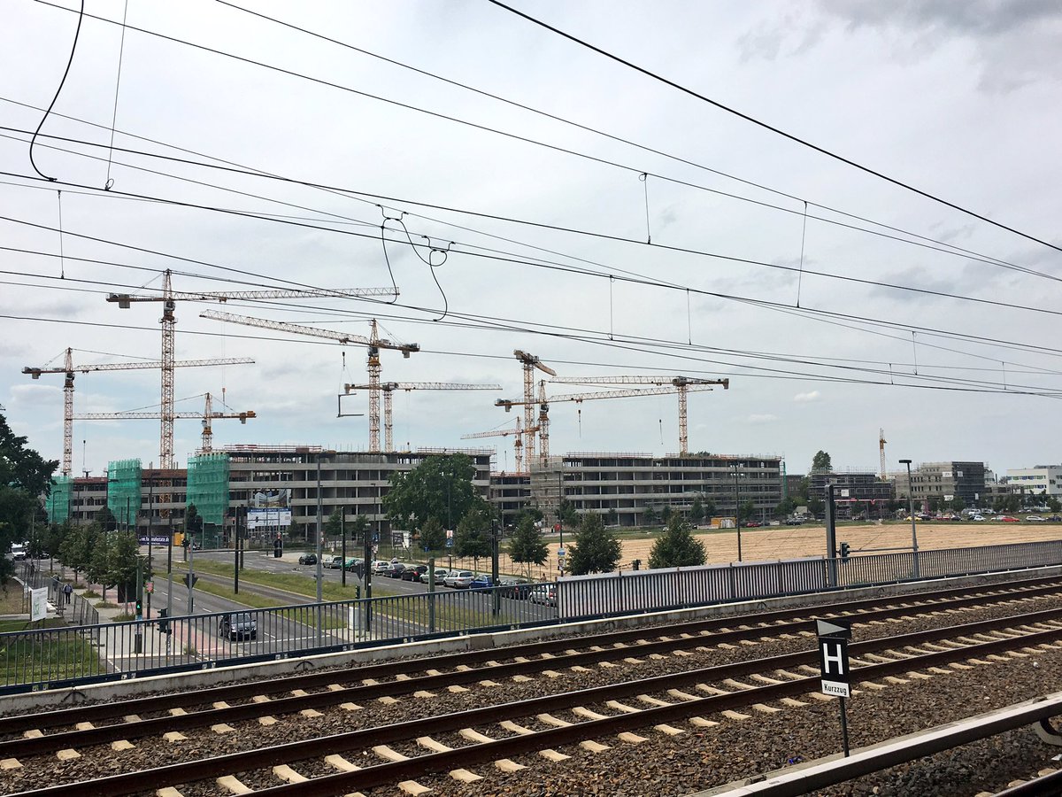 835Bird's tweet photo. #Adlershof wächst .. und wächst .. https://t.co/fD26ySszSf