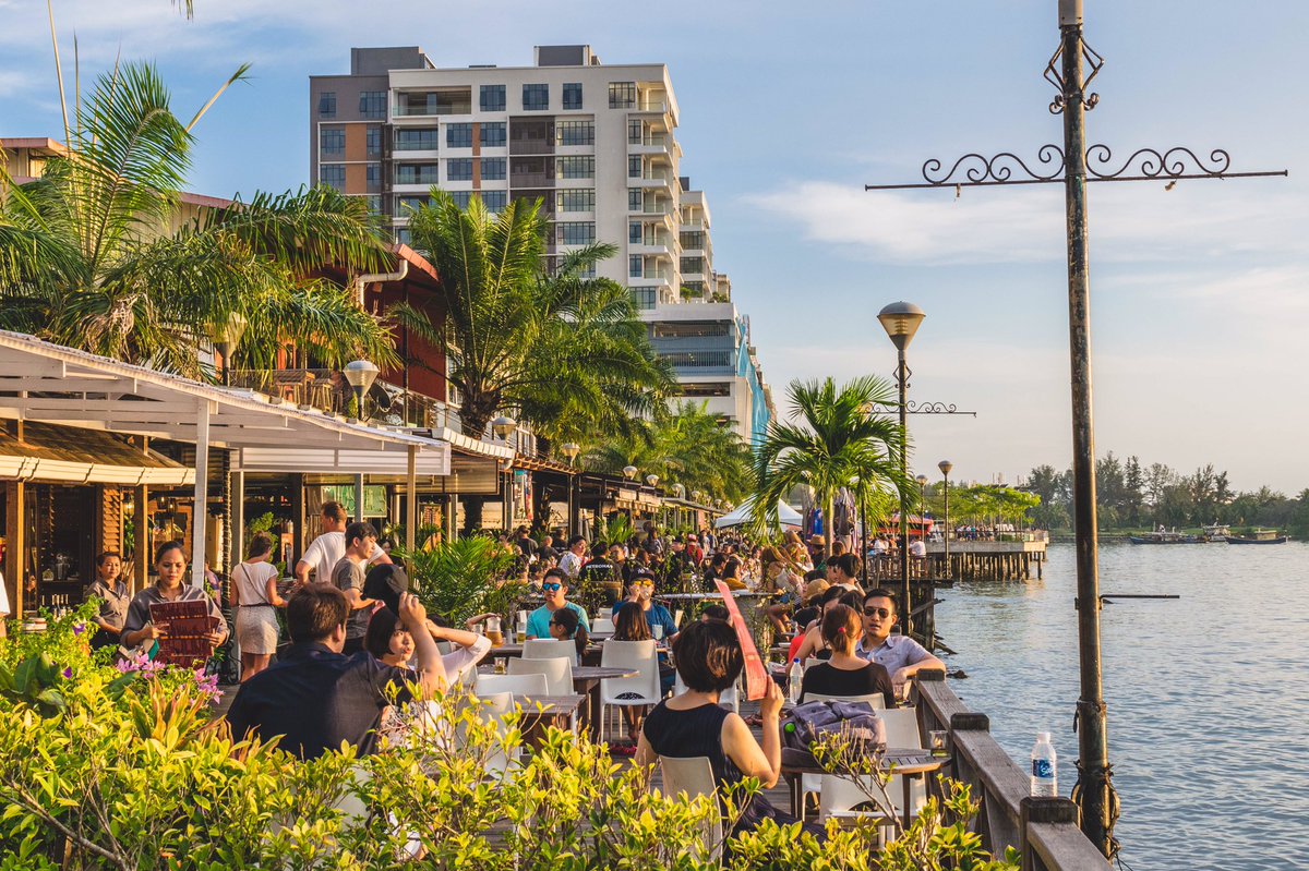 JetsettingJade's tweet photo. The #waterfront at #kotakinabalu in #sabah #borneo is a buzzing place with loads of bars and restaurants https://t.co/71z9cy2k8d