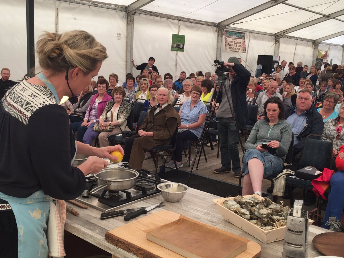 The great <a href="/rachelallen1/">Rachel Allen</a> now underway here at <a href="/Clonmanyshow/">Clonmany Agri Show</a> the place is buzzing <a href="/kenmaguiredemos/">Kenny Maguire Demos</a>