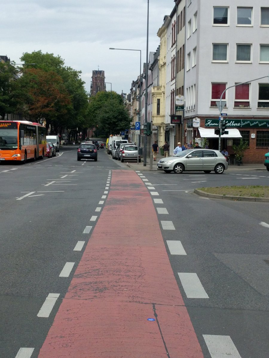 #radfreude 
Auf dem Radweg am Adalbertsteinweg in #Aachen ins Nirgendwo...#Fahrradweg