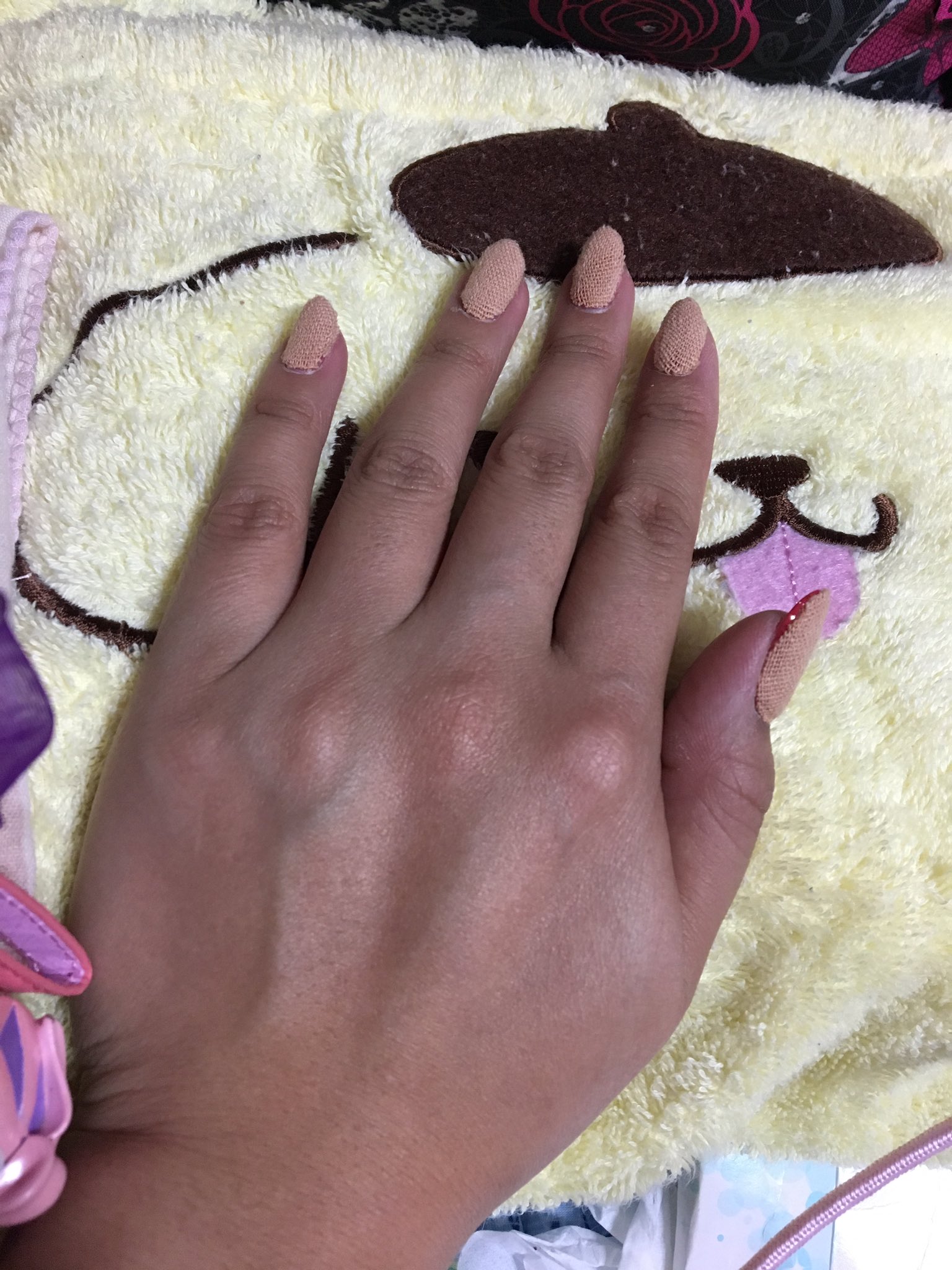 真亜子ｄｘ 急な訃報でジェルネイルをしたばかりのあなた テーピングでギリ爪を隠せます お通夜 告別式 での ジェルネイルを隠す方法はテーピング バンドエイド使うよりコスパもよく伸縮性のあるテープなのである程度修復できます わたし