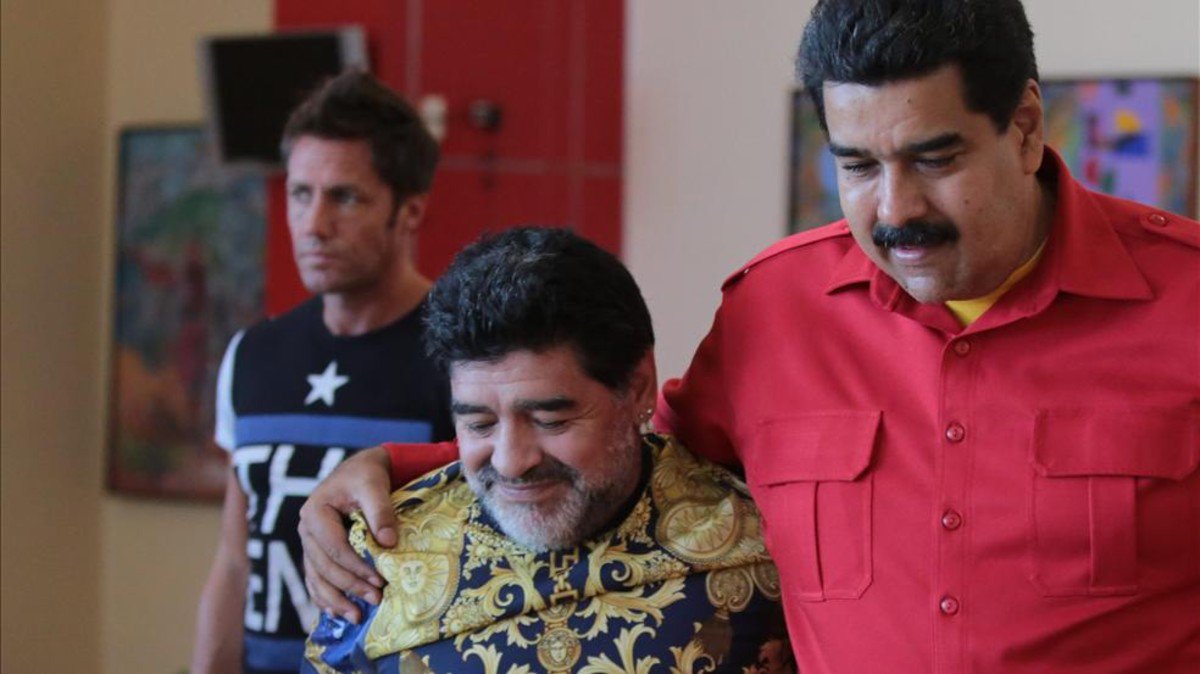 sport's tweet photo. #Venezuela | Maradona se ofrece como "soldado" de Maduro https://t.co/MrRYoh8oL3 https://t.co/aYM8lzpTw2