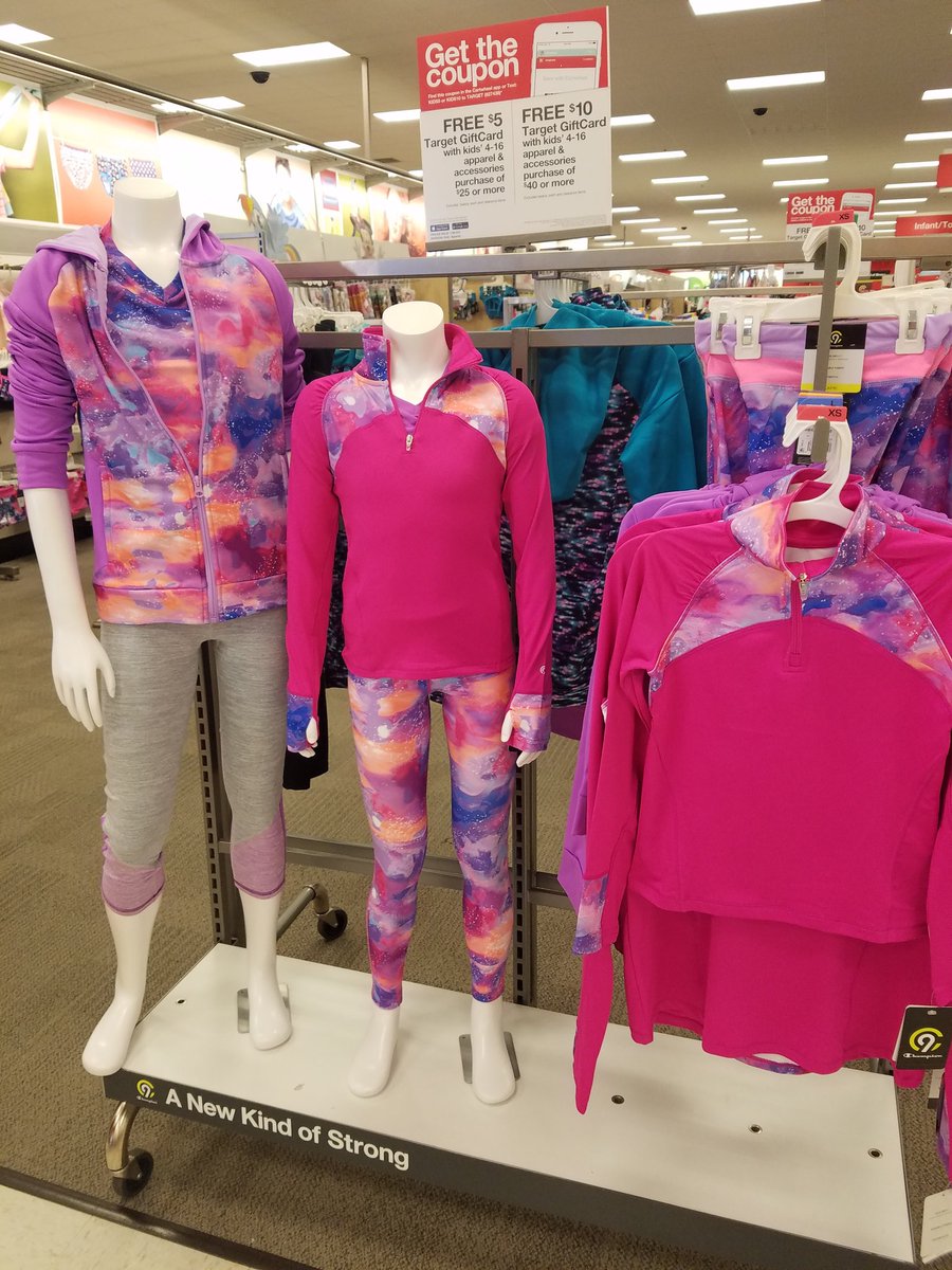 T1278 nailed it this tax free weekend! Made sure our guests didn't forget to grab those uniforms! <a href="/jamaal_edwards/">Jamaal Edwards</a> <a href="/KatieTargetLady/">Katie Russell</a>