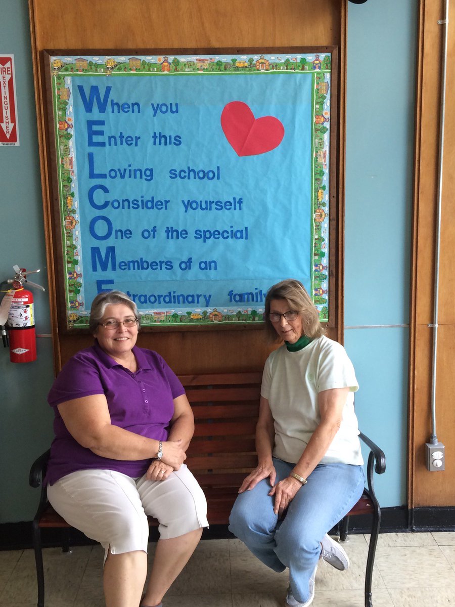 ThompsonPreK's tweet photo. A special thanks to Ms. Sydes and Ms. Jarman for getting our bulliten boards ready for a new year! #backtoschool https://t.co/lIJ6JWtx5x