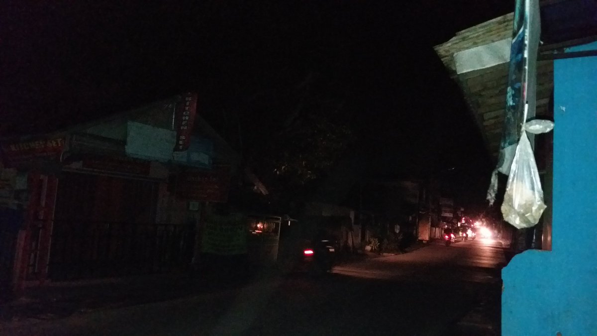 Pak pln <a href="/pln_123/">PT PLN (Persero)</a> <a href="/infoPLN/">PLN</a> sekitar pamoyanan / ranggamekar / bogor selatan .. udah +- 3jm niii pak .. mohon disegerakan #masihmatilampu