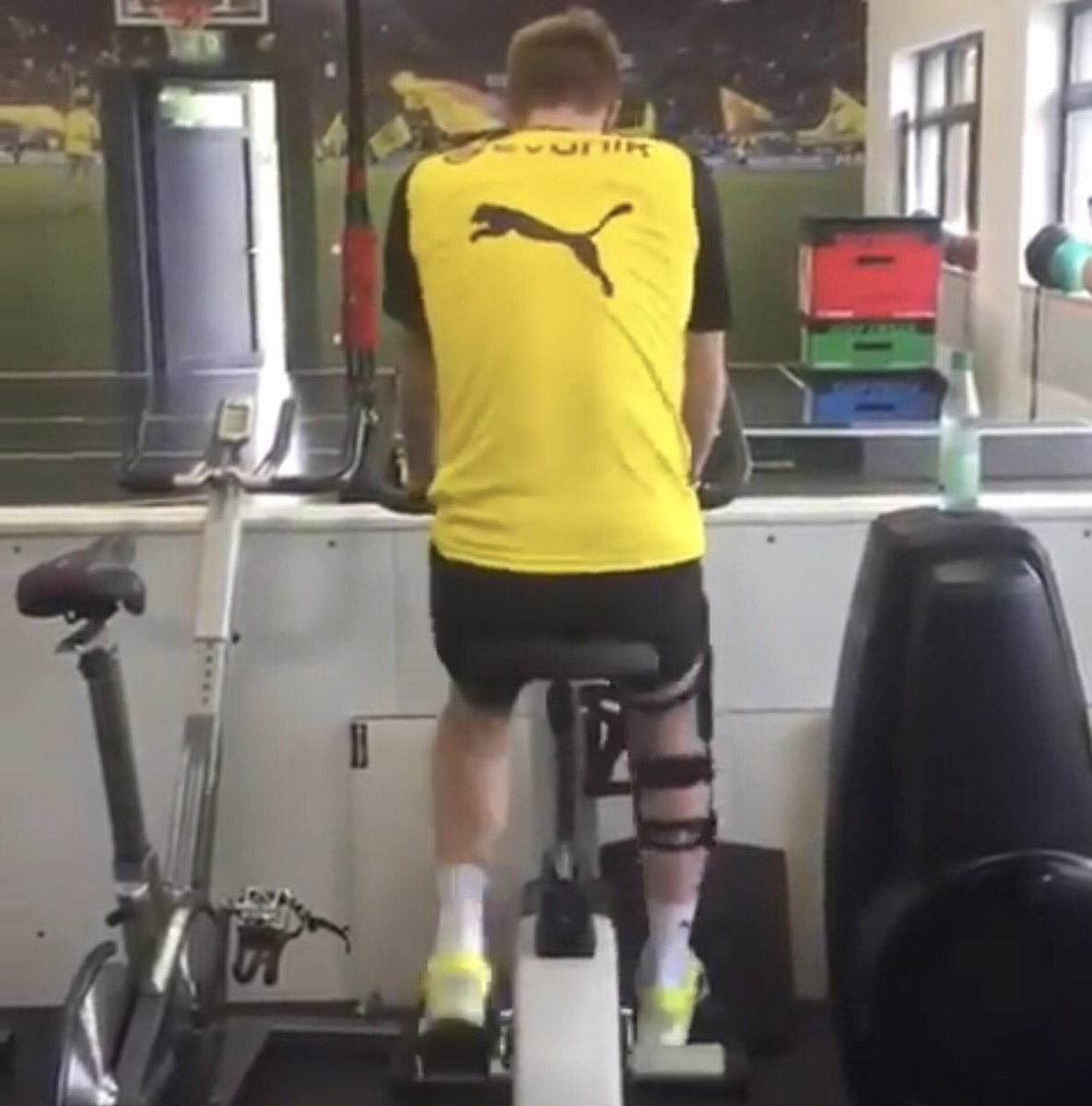 RNBVB's tweet photo. .@woodyinho hat nach seiner Kreuzband-Operation mit der Reha begonnen. #BVB #Reus (Quelle: marcinho11/Instagram) https://t.co/LfuFrBFMHs