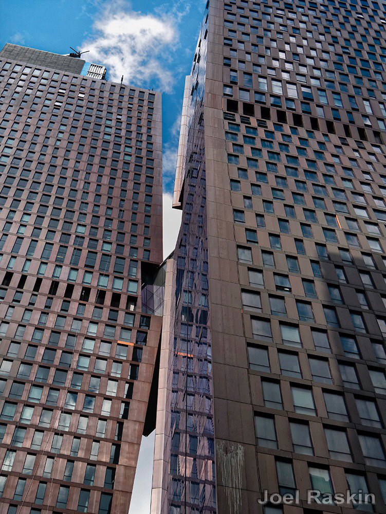 JoelRaskin's tweet photo. #AmericanCopperBuildings #NYC #architecture #626FirstAve https://t.co/SwAVz2zek7