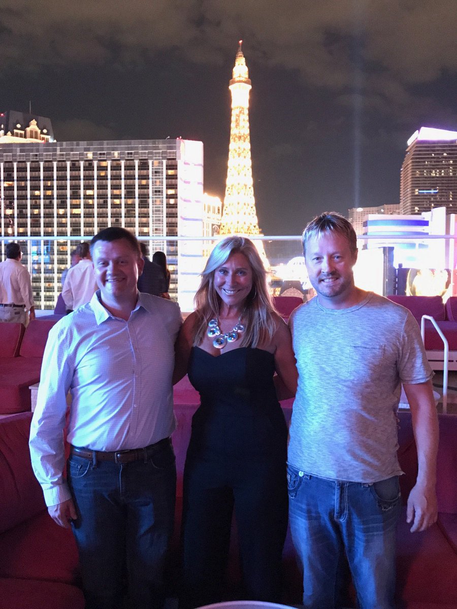Hanging with @Vantiv own stud muffin and newlywed Jeremy Padget <a href="/DraisLV/">Drai's Nightclub</a> #RetailNOW2017 #futureposinc <a href="/CityOfLasVegas/">City of Las Vegas</a>