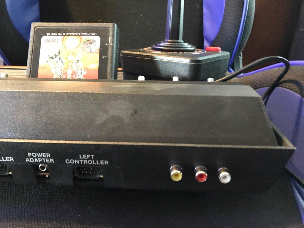 mil3sdavis's tweet image. Completed an AV mod on my #atari2600. Easier to hookup to modern TVs... image quality still terrible. #1970sTech