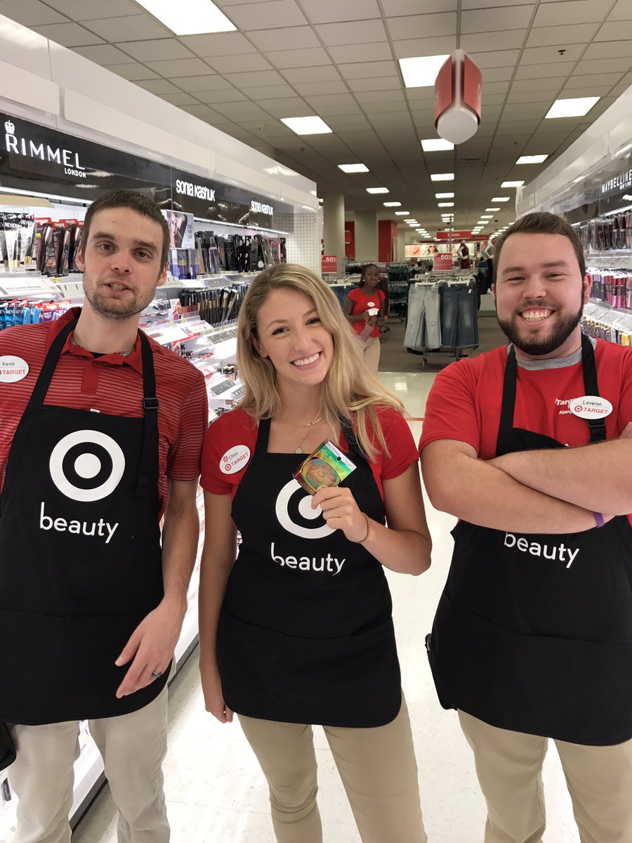 Having a blast continuing to drive great Beauty sales and Guest Experience #BestTeamInRetail #2017TGTintern @markmanTGT <a href="/sdiana1021/">Stephanie Diana</a>