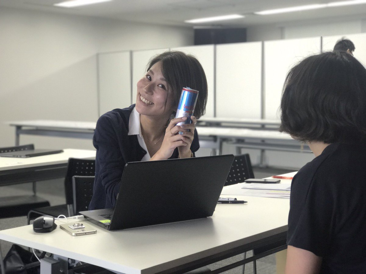 〜Z就活カウンセラー紹介第7弾〜
本日は、Z就活が誇る超個性派カウンセラーMさんです✨
フレンドリー＆凄く明るいMさん。学生から大人気です！

Mさんからの一言
『就職活動という、学生から社会人への大きな一歩を一緒に考え、一緒に進んで行きましょう！可能性は無限大！！！』