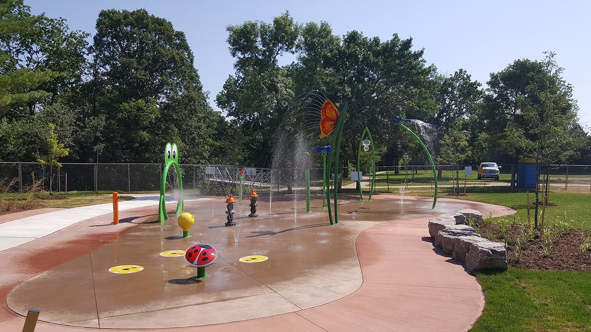 Come check out the brand new splash pad at Munn's Creek Park! Now open