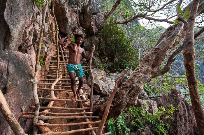 Native Tagbanua in Palawan | TIP - #Travel in Palawan - TravelinPalawan.com | #philippines #palawan