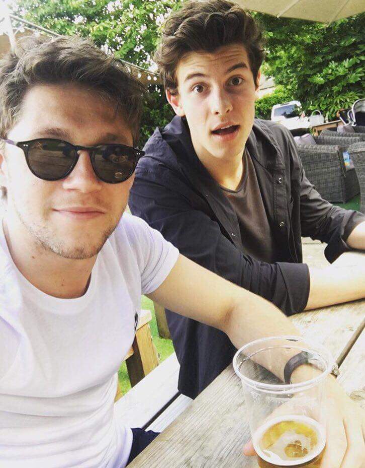 rainbowbearlou's tweet image. kiedy chcesz zabić dwa fandomy, jestem zakochana 😍💕