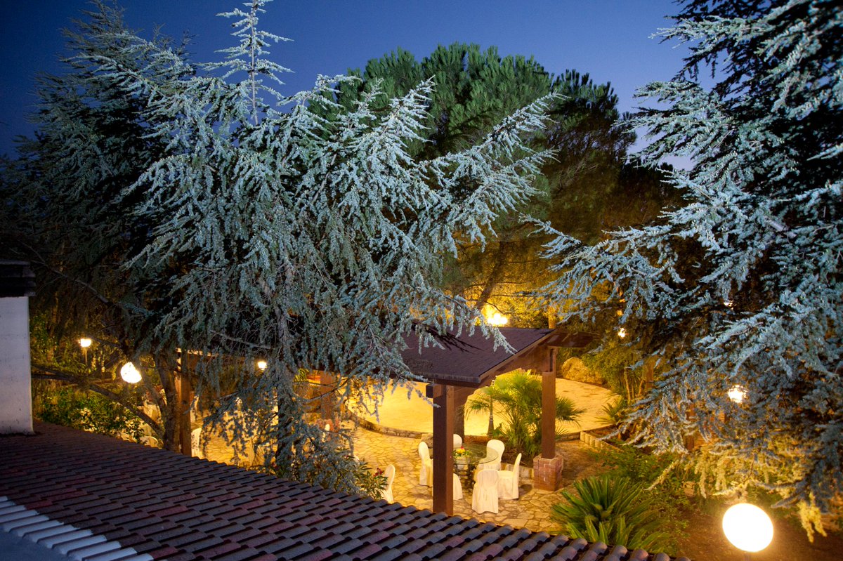 CoralloGroup's tweet image. Il sorriso di chi vi accoglie è la promessa che qui il tempo si ferma per dedicarsi a voi, per farvi stare bene. @PugliaVacanza