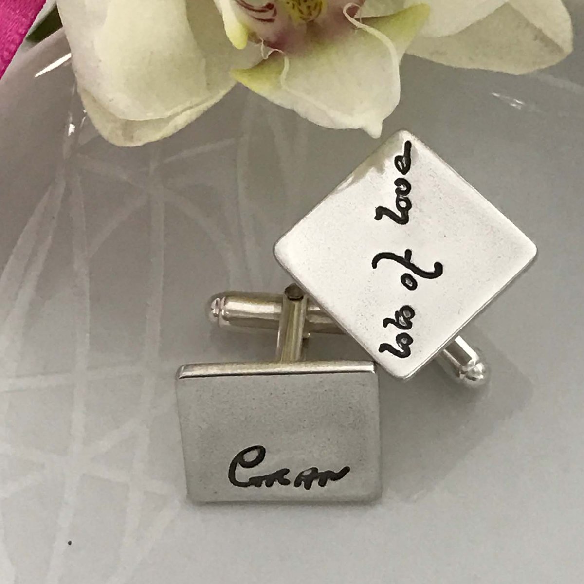 ForeverInSilver's tweet image. #cufflinks holding the #handwriting of your #lovedone #silver #memorial #gran #madeintheuk #SmallBusiness  foreverinsilver.co.uk