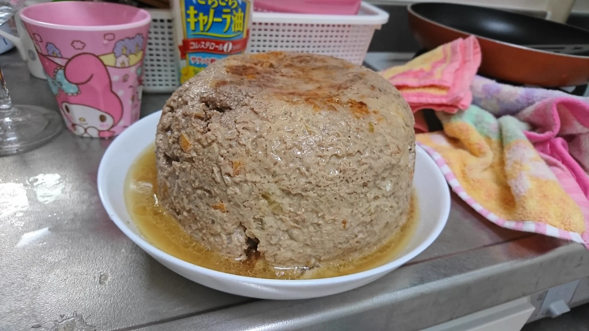 炊飯器でハンバーグ作った結果ww量を間違えて悲惨なことにww