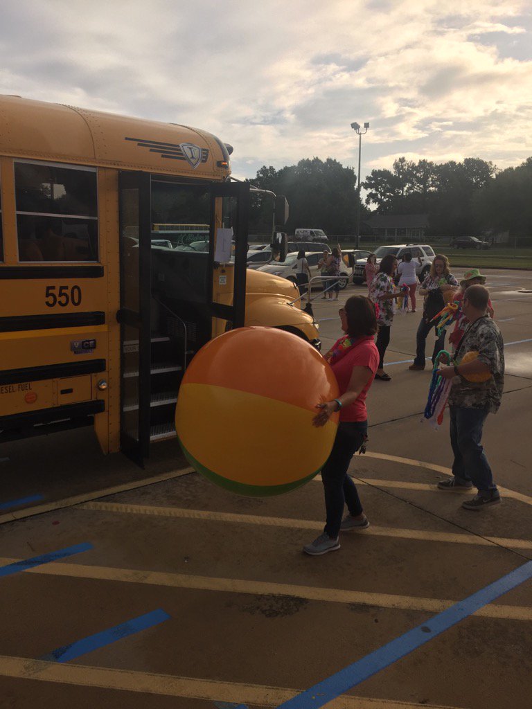labock101's tweet image. Hawaiian Convocation! #MCE