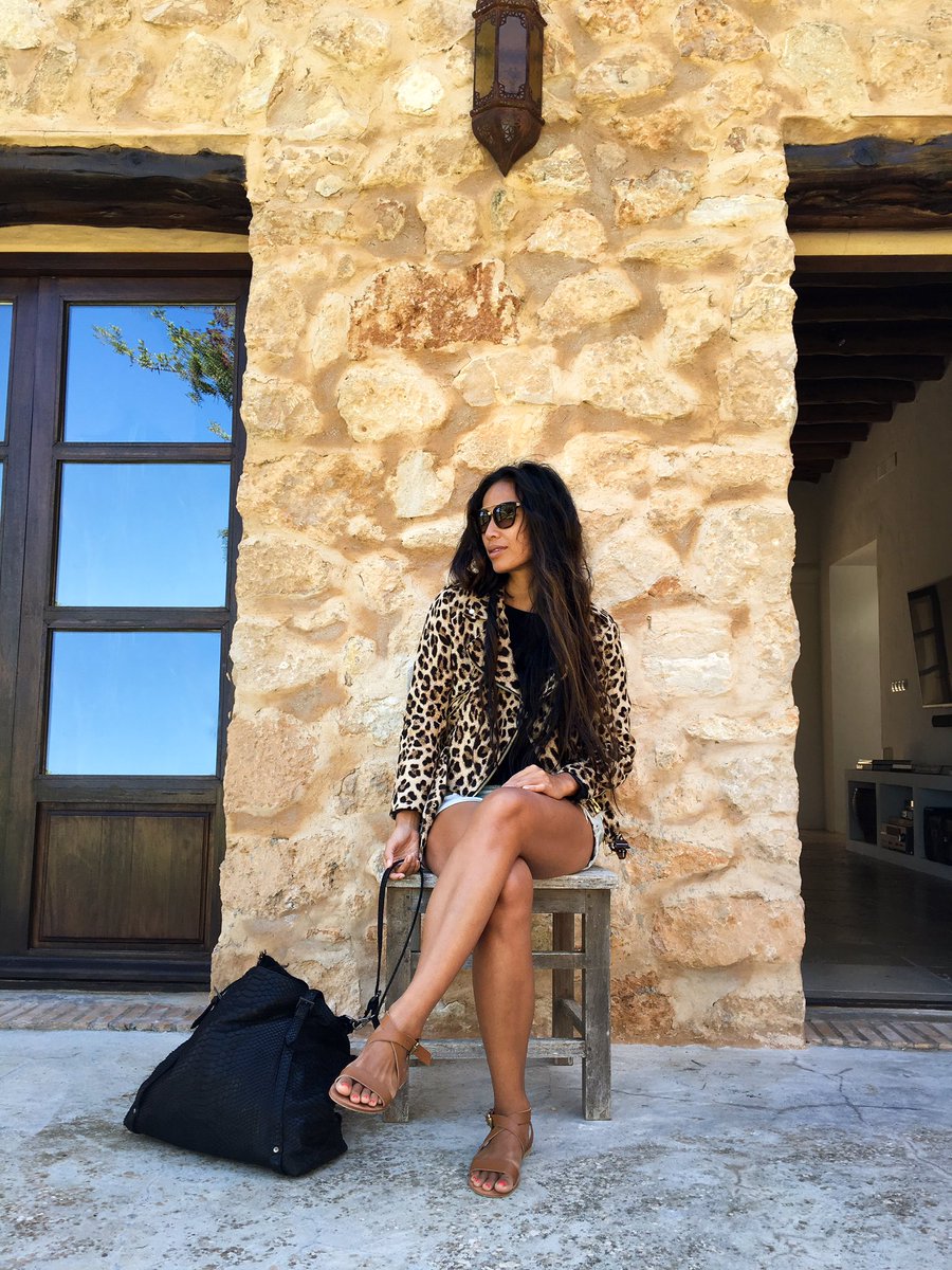IamPoi_com's tweet photo. Me love animal print .... 😍 finally get the chance to wear my leopard again ....tomorrow ...😎 #iampoi https://t.co/IcfJkInbZ1