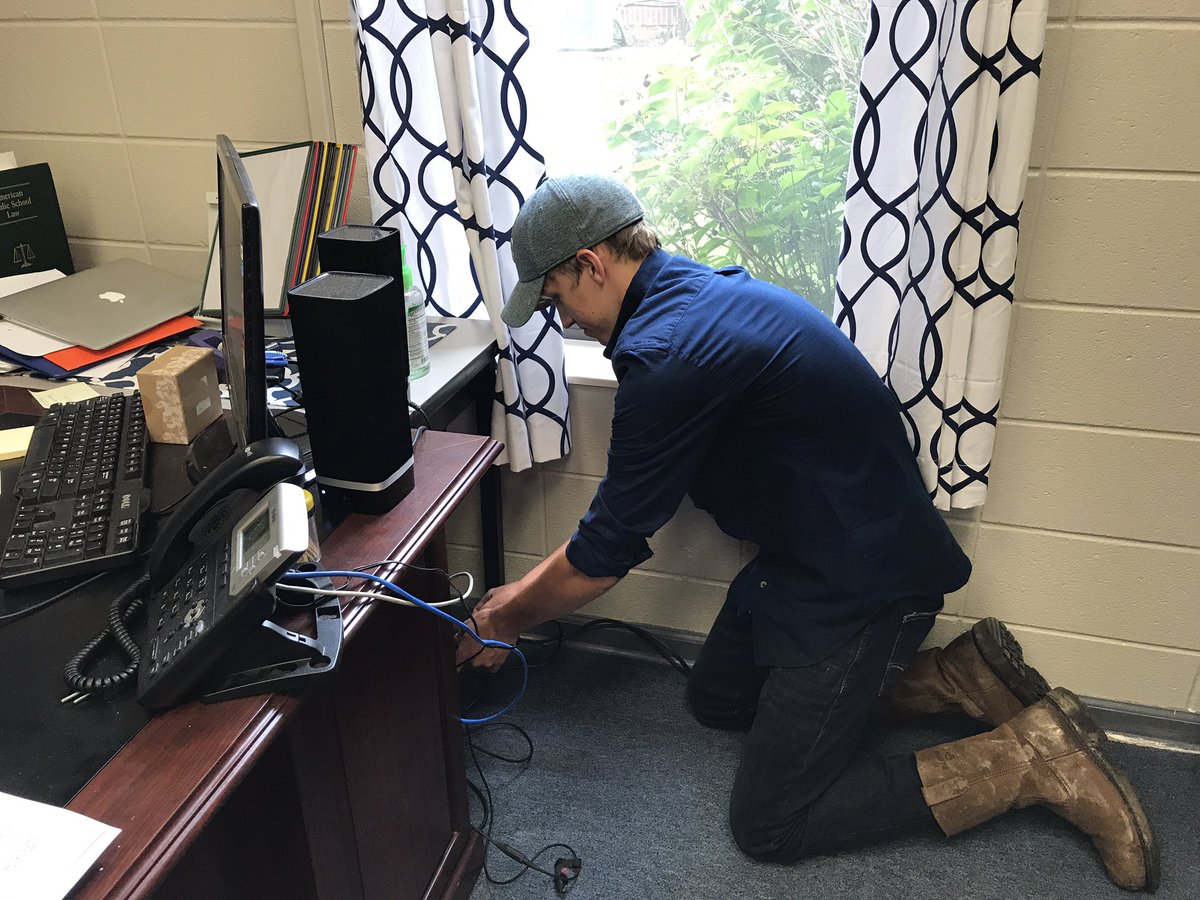 NSMBisonWorks's tweet photo. When two tech savvy high schoolers have to help the Assistant Principal #techies #thankful #theygotitfixed https://t.co/hufoDSFWFo