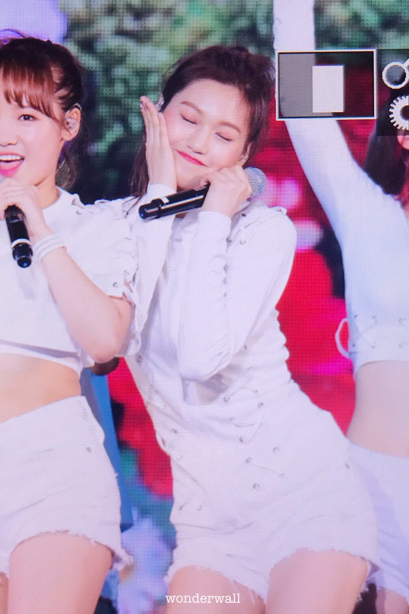 wonderwall_dy's tweet photo. 데뷔 정말 실감 안나구 그래˚‧º·(˚ ˃̣̣̥᷄⌓˂̣̣̥᷅ )‧º·˚
#도연 #김도연 #위키미키 https://t.co/V9ii0kVFke