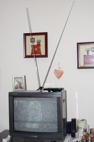 outrageous74's tweet photo. #IRememberWhenYouHadTo adjust the rabbit ears to get a good reception on TV https://t.co/2gFp2v3Nqu