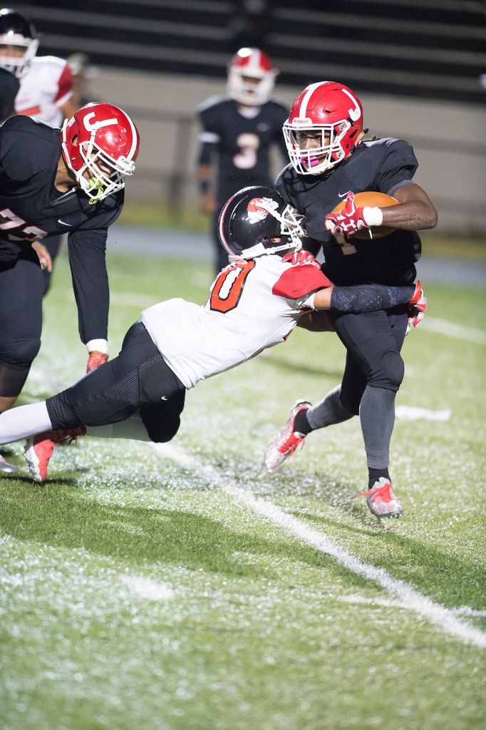 Congrats to our Football 'Super Six' @ZionSantana_ @dantewalker11 @_puttinworkk @Gold_kid_Cjay

news-daily.com/sports/clayton…