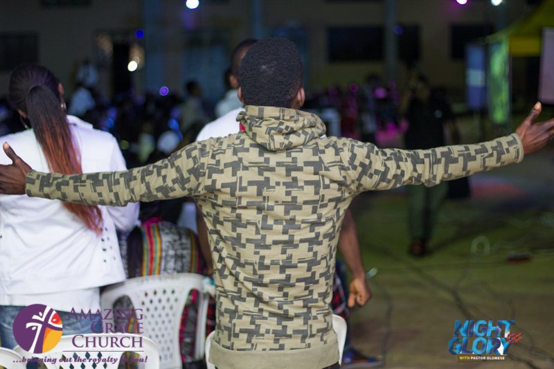 theestherjames's tweet photo. What a special privilege I had to minister in Worship before hundreds of people at #NightOfGlory_2daStreet.
Thank you @PstOlumese! https://t.co/p3dbQhtzK6