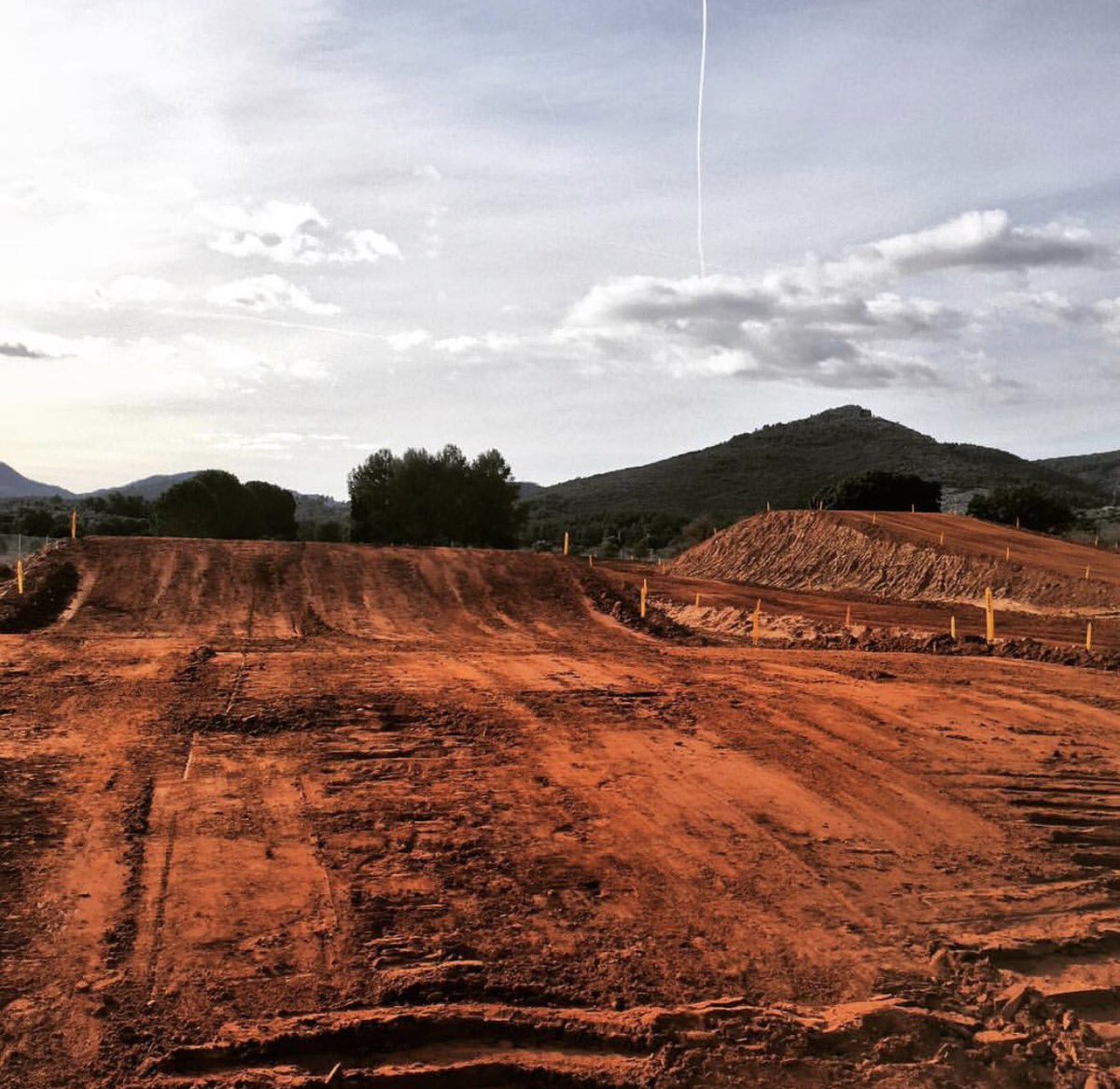 juanjogimeno's tweet photo. This is RedSand MX Park ! Amazing ! Three really GP tracks with Greg Atkins design . Open from 9th October 2017 #redsandmxpark #spain https://t.co/8gGGkIvS23